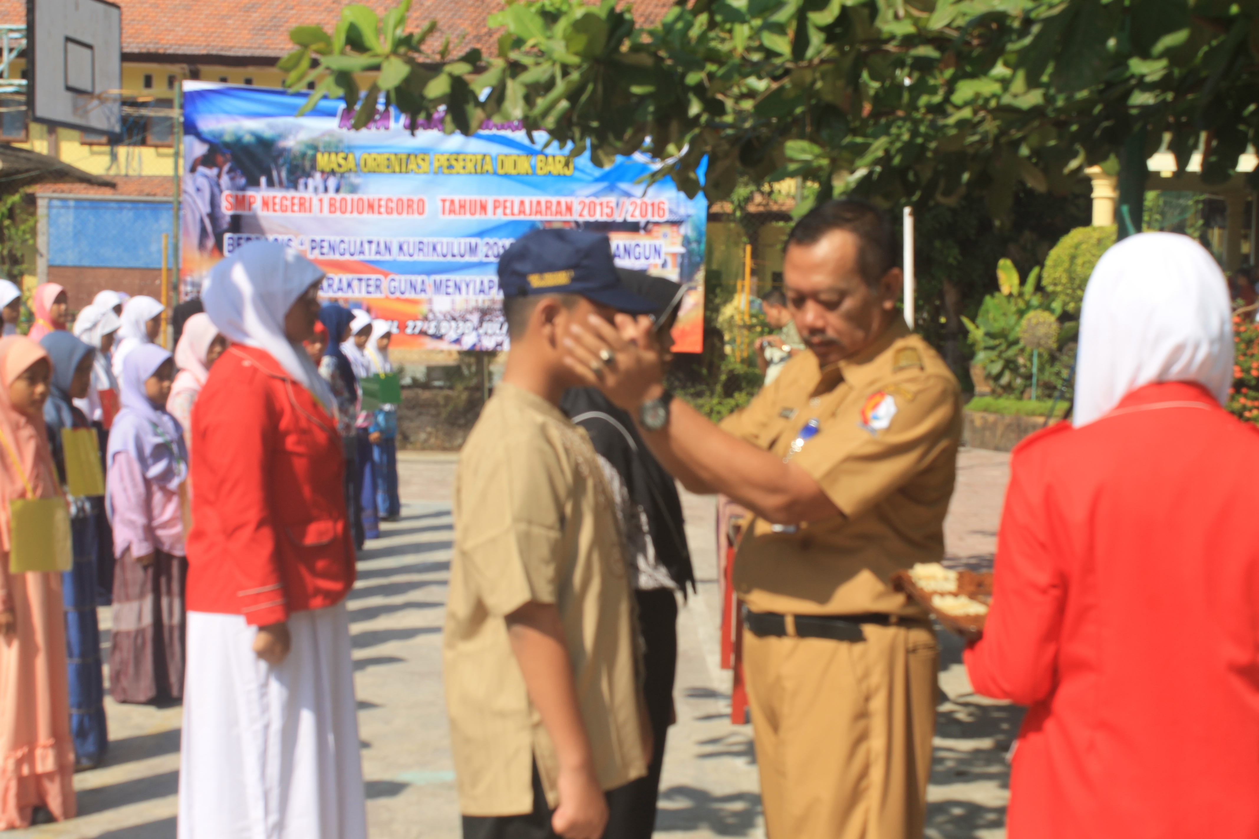 IMPLEMENTASI PERMENDIKBUD NOMOR 21 TAHUN 2015 DAN GERAKAN AYO SEKOLAH