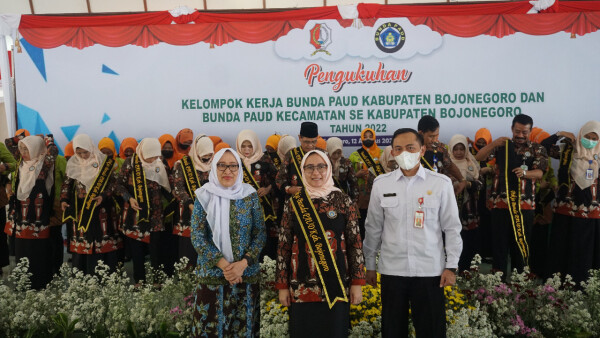Ajak Lindungi Anak, Bupati Bojonegoro Kukuhkan Pokja Bunda PAUD Tingkat Kabupaten dan Kecamatan