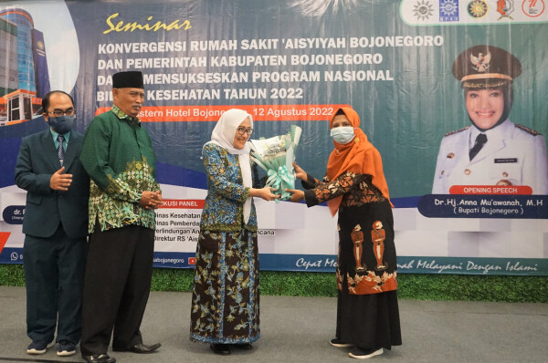 Hadiri Seminar Konvergensi Kesehatan RS Aisyiah, Bupati Anna: 97,5% Warga Bojonegoro Tercover BPJS
