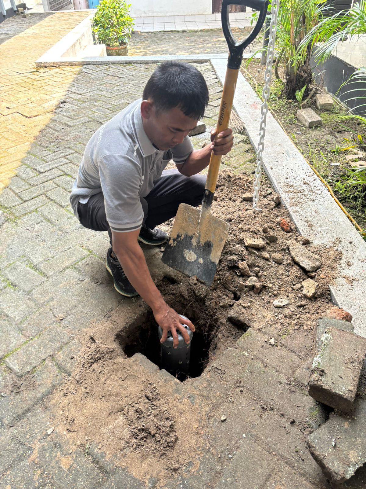 Dukung Program Bupati, Kecamatan Bojonegoro Masifkan Pembuatan Lubang Biopori di Desa dan Kelurahan