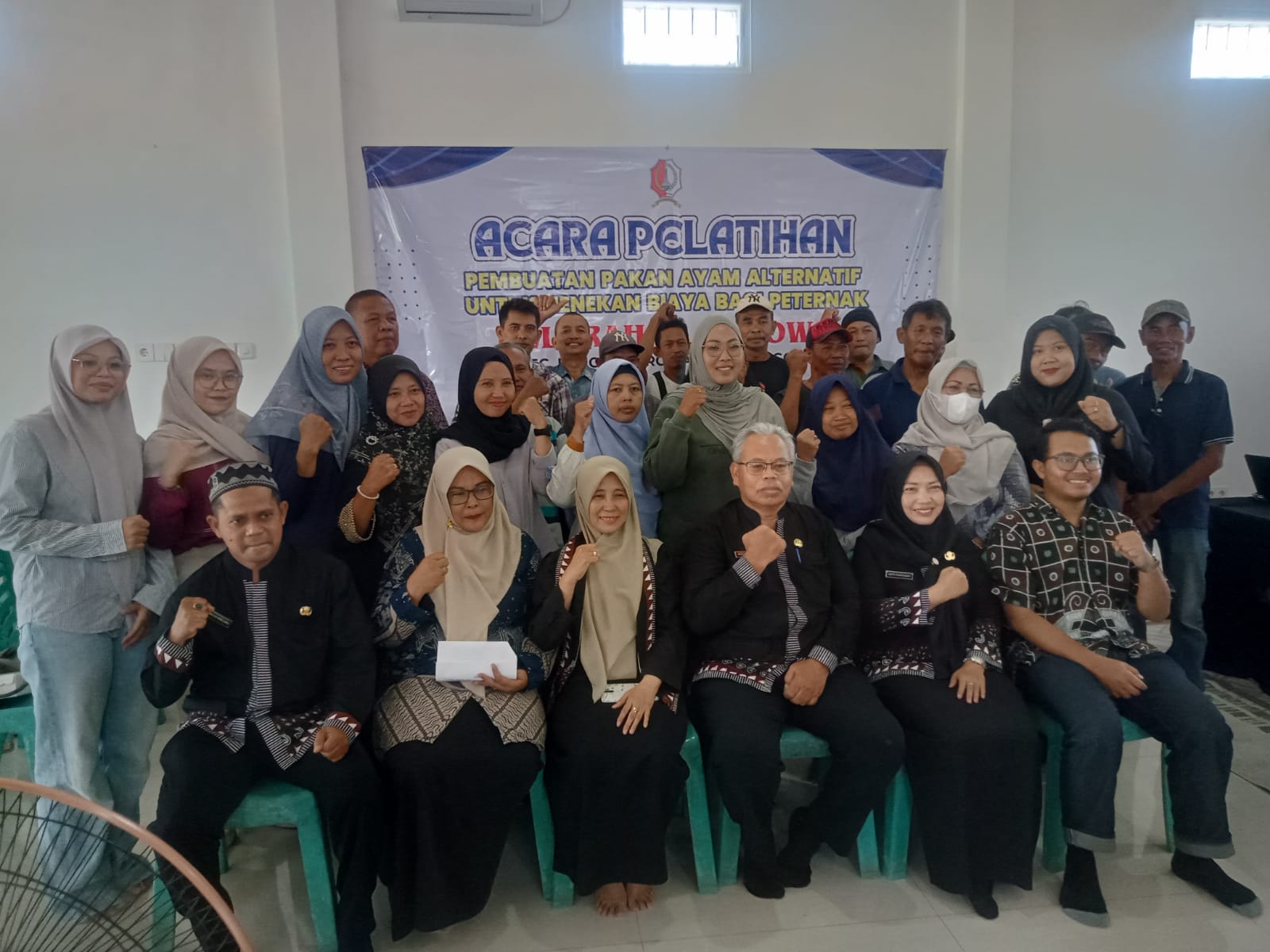 Kelurahan Ngrowo Gelar Pelatihan Pembuatan Pakan Ayam Alternatif