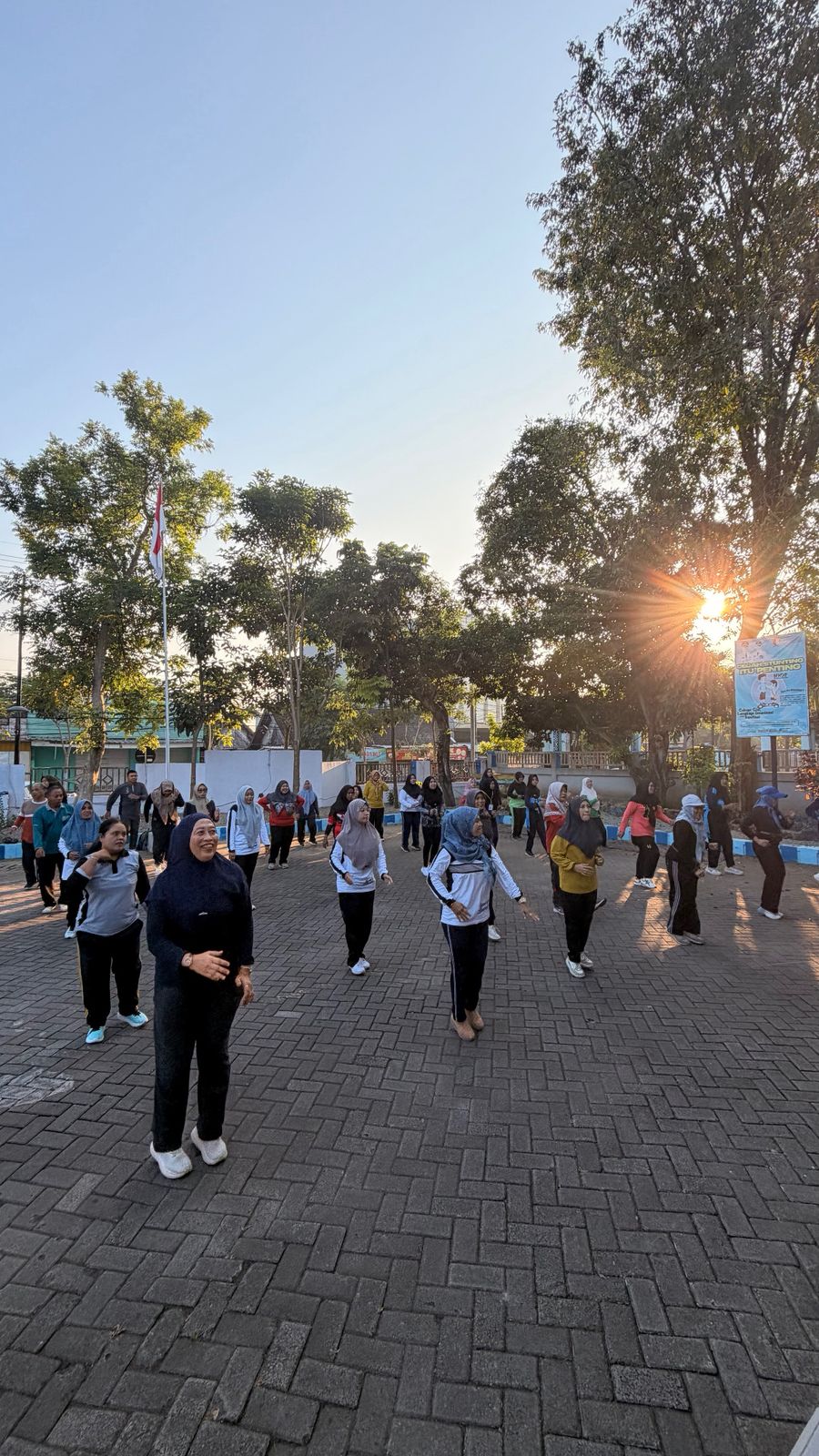 Jumat Sehat: Aparatur Kecamatan dan Kelurahan se-Kecamatan Bojonegoro Kompak Senam Bersama