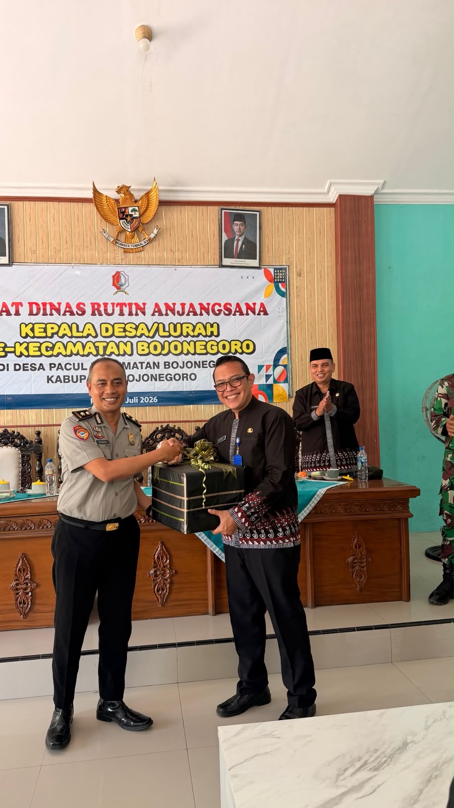 Penuh Kehangatan, Momen Pisah Sambut Kapolsek Bojonegoro Warnai Acara Anjangsana di Desa Pacul