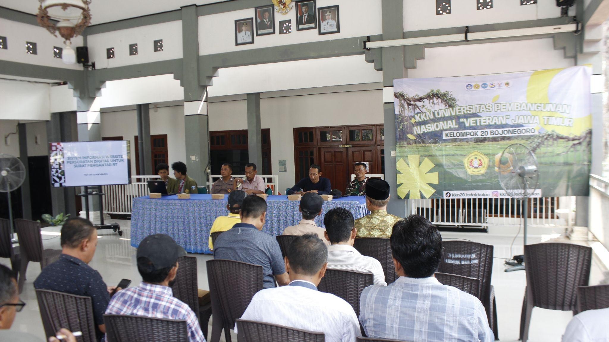 Atasi Kendala Pelayanan, Mahasiswa KKN UPN Jatim Hadirkan Website Surat Pengantar RT di Ledok Kulon