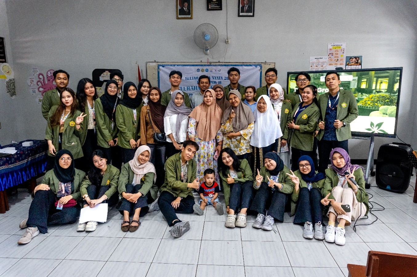 Dorong UMKM Karangpacar Naik Kelas, KKN 18 UPN VJT Kenalkan Pemasaran Digital Hingga Pembayaran QRIS