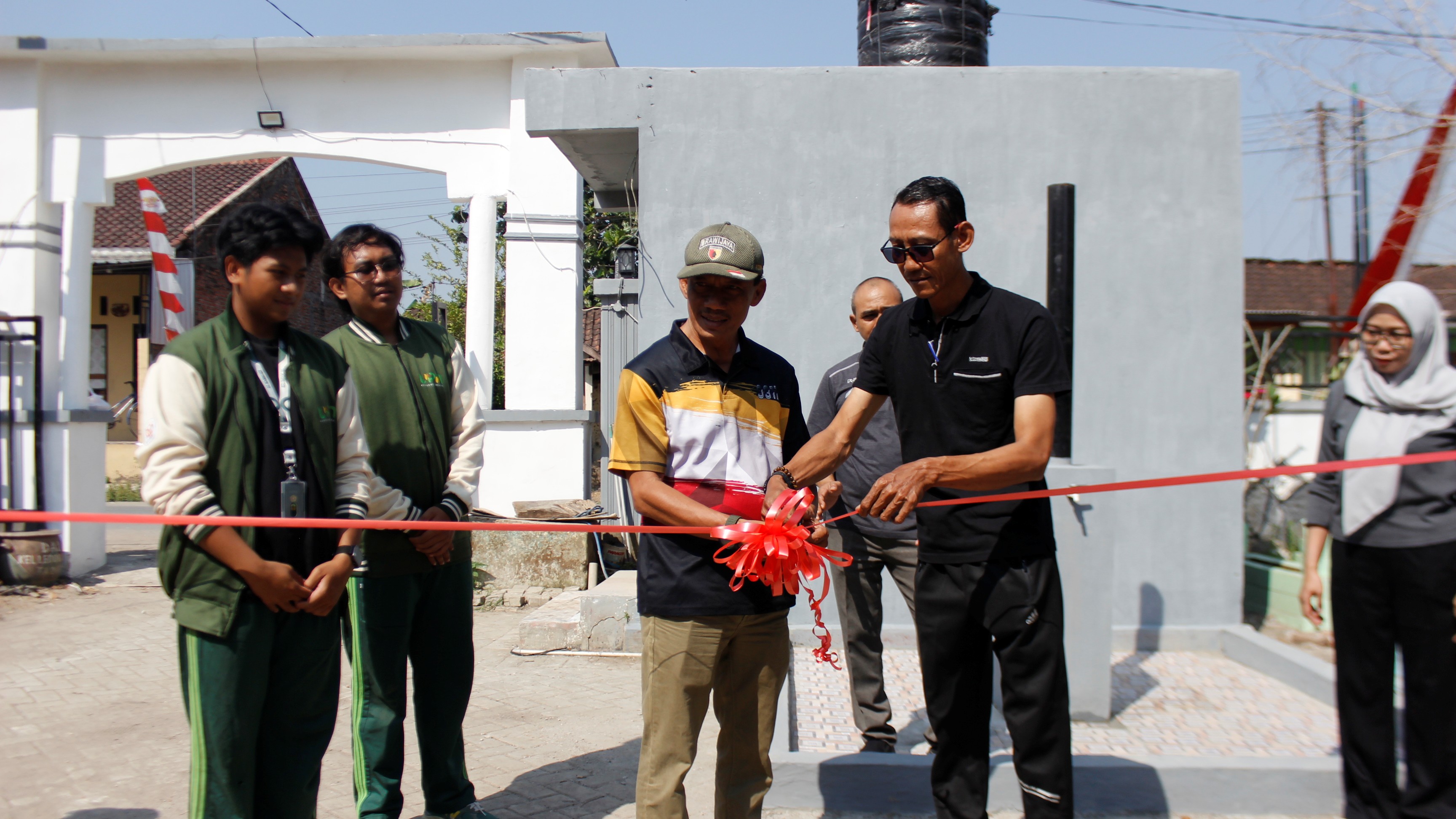KKN UPN "Veteran" Jatim Resmikan Teknologi Filtrasi Air Wudhu di Pemakaman Ki Andong Sari Bojonegoro