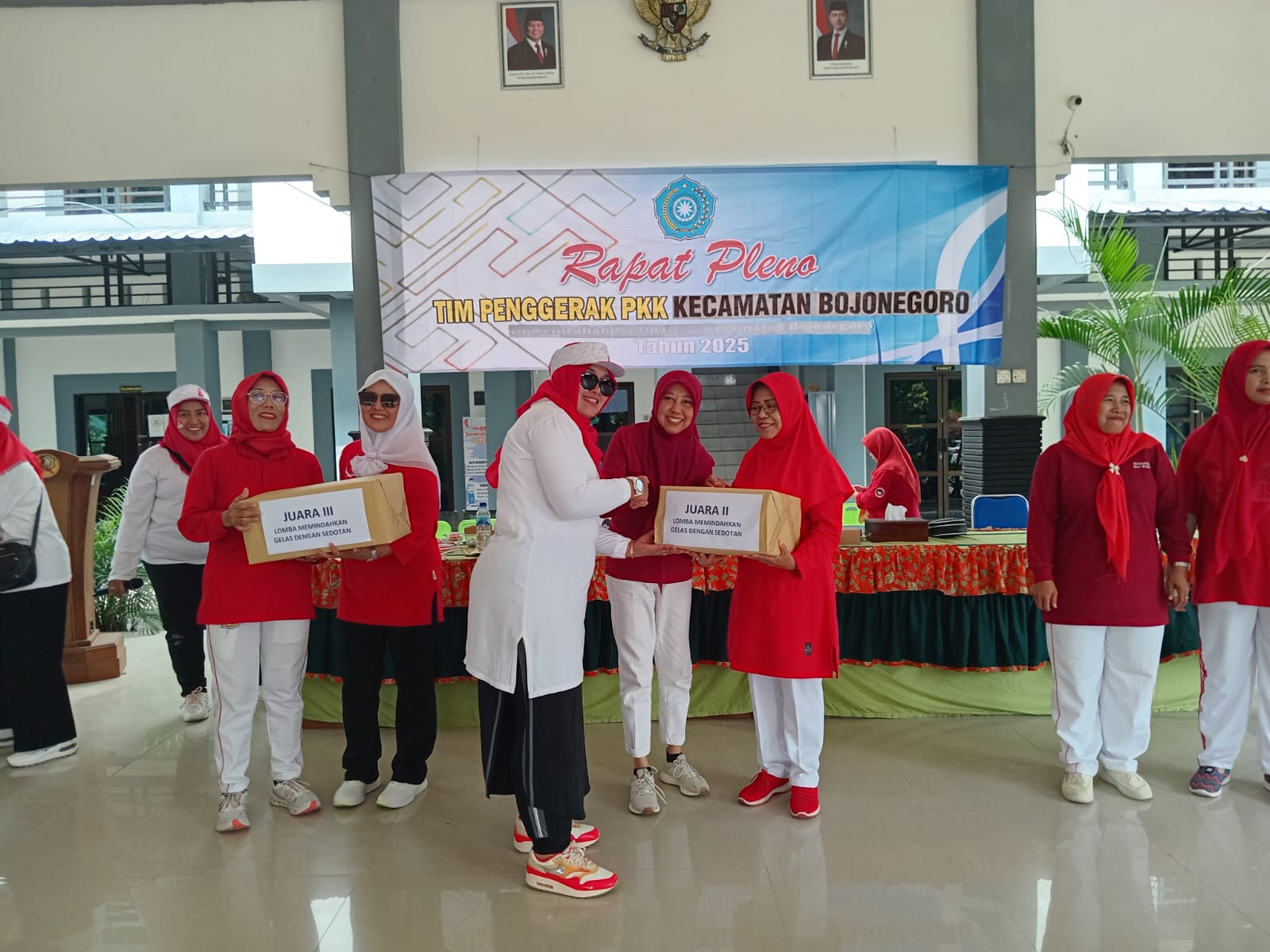Semarak Lomba oleh PKK Kecamatan Bojonegoro