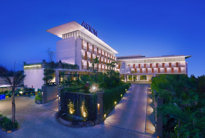 Aston Bojonegoro City Hotel adalah hotel bintang 3 yang berlokasi di tempat strategis yaitu di Jalan Mohammad. Thamrin 100 Bojonegoro